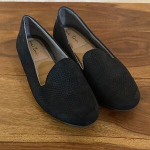 Black Textured Women's Loafers by Me Too